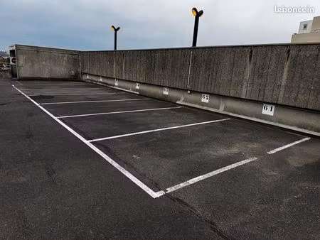 place de parking à louer avec accès facile et sécurisé