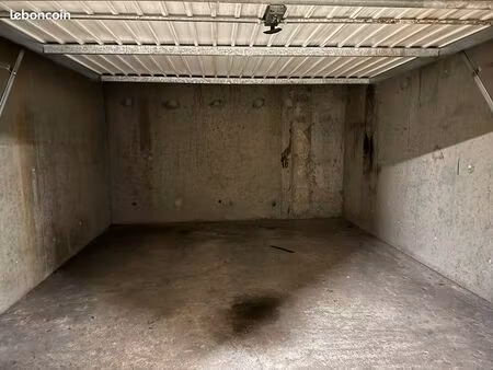parking/box 20 m² vannes