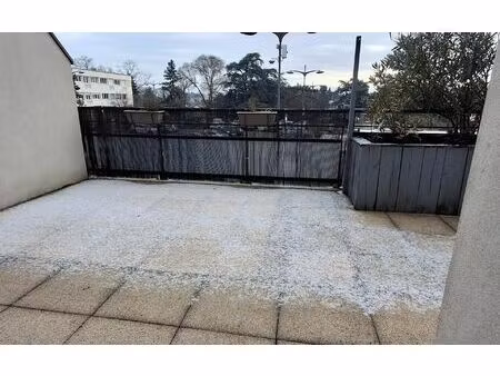 location appartement  87.6 m² t-4 à francheville  1 300 €