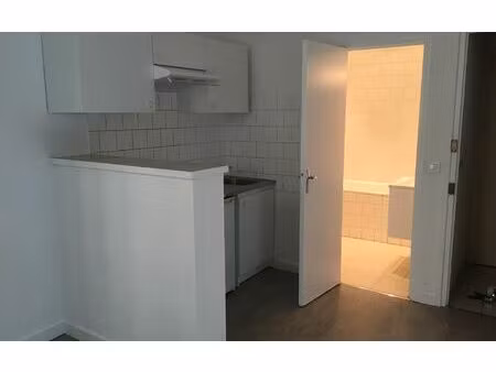 location appartement  m² t-2 à nice  750 €