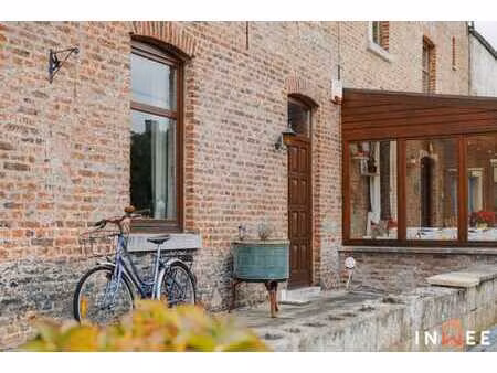 fermette mosane avec de nombreux volumes à exploiter (4 ch.)