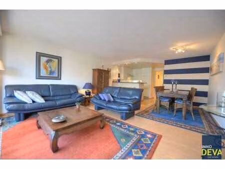 app. meublé et ensoleillé de 2 ch. à c. dans une rue calme