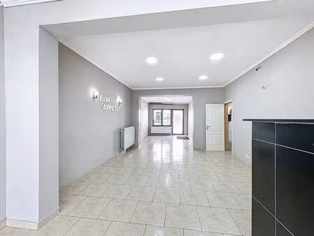 local commercial idéalement situé - accès sur 2 rues !