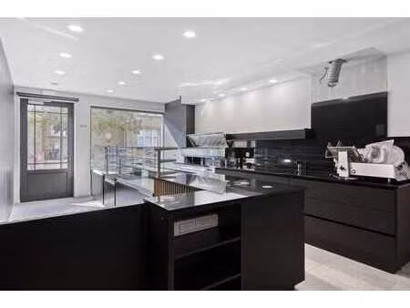 propriété commerciale avec résidence dans le centre de lauwe