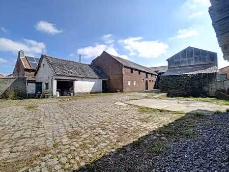 a vendre  ferme dans un environnement rural avec annexes ...