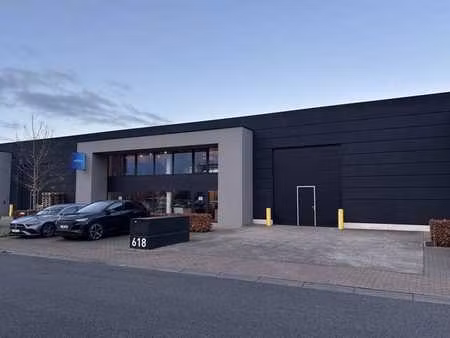 entrepôt avec bureau à louer près de la sortie e403 roeselar