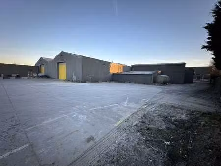 entrepôt avec stockage extérieur à louer à moorsele