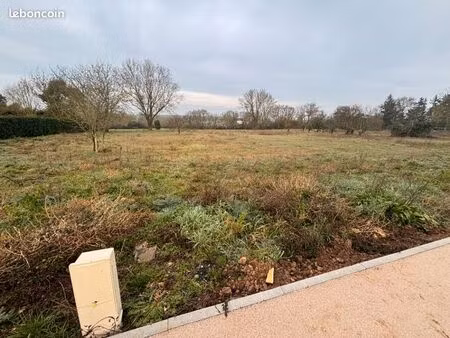 terrain 1 098 m² la bretonniere la claye