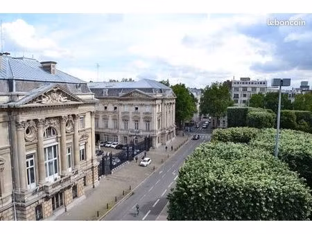 studio meublé 25m2 en mezzanine place de la république