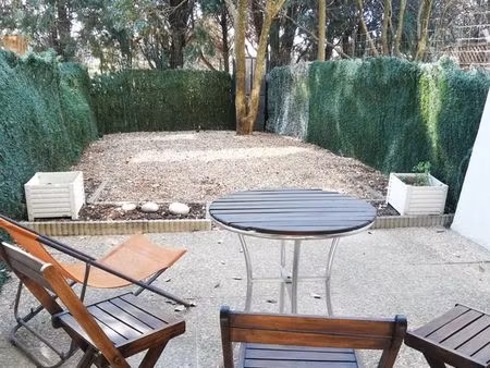 studio meuble avec jardin