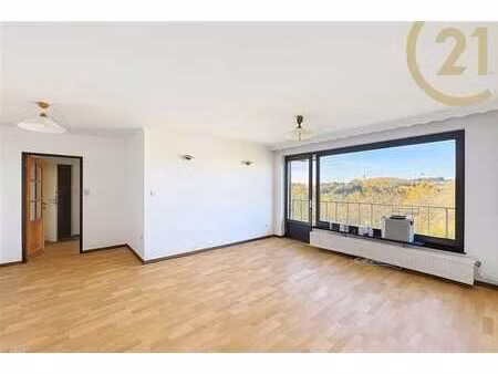 appartement deux chambres avec terrasse  idéalement situé.