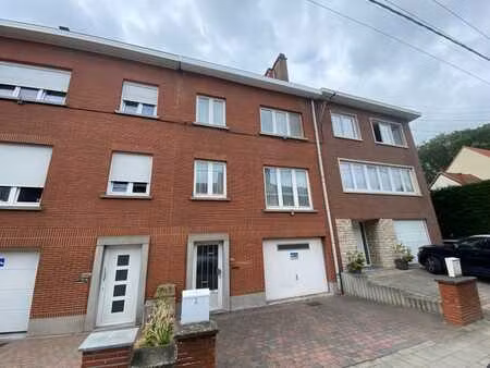 maison bel étage 2 façades à rafraichir