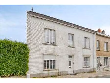 maison au centre de hal