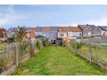 maison rénovée avec 4 chambres et beau jardin