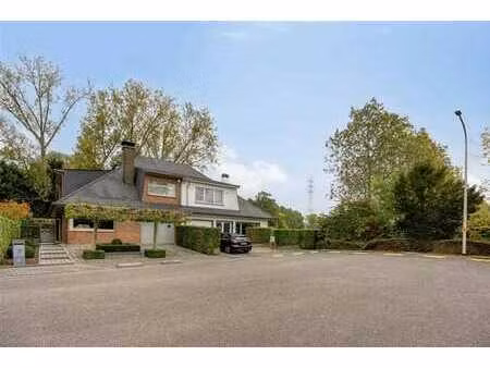 charmante maison avec 3 chambres et garage