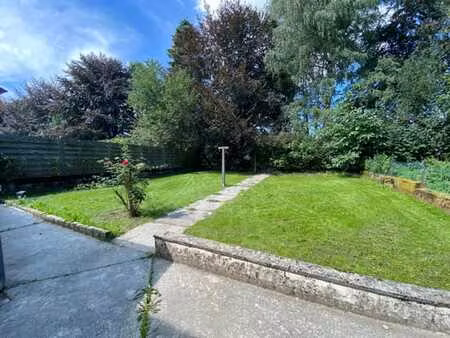 appartement 1 chambre avec jardin au centre de libramont