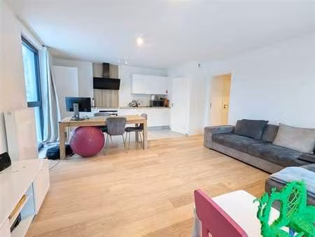 appartement 2 chambres peb a 1070€+60€ communs