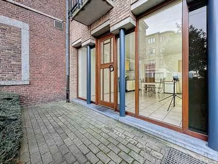 studio au rez-de-chaussée avec extérieur