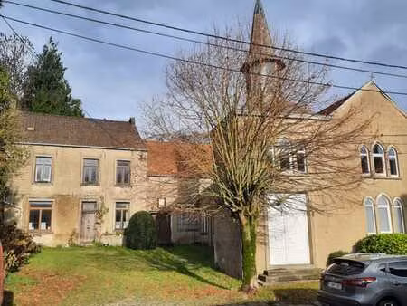 maison d'habitation avec jardin  salle des fêtes  église