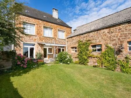 grande maison familiale avec jardin  située à haut‑fays