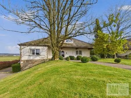 villa au grand potentiel idéalement située à libramont