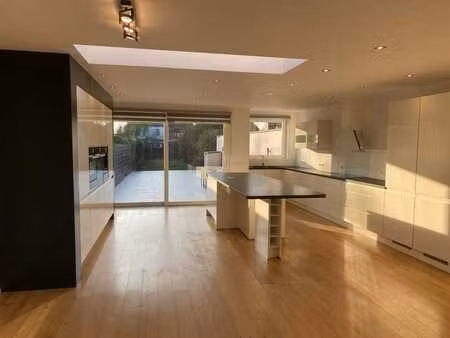 très belle maison rénovée avec jardin et terrasse