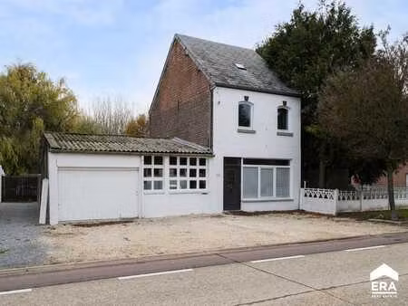 maison prête à emménager dans un endroit calme et verdoyant