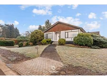 te renoveren/af te breken woning op ideale ligging nabij ...