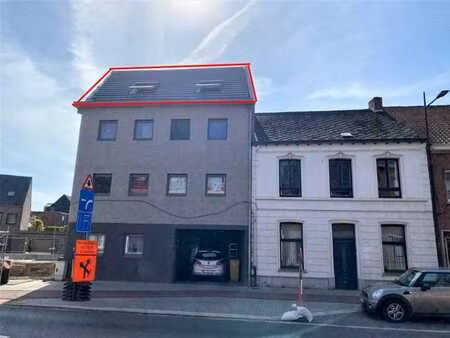 zeer ruime dakstudio met autostaanplaats in het centrum v...