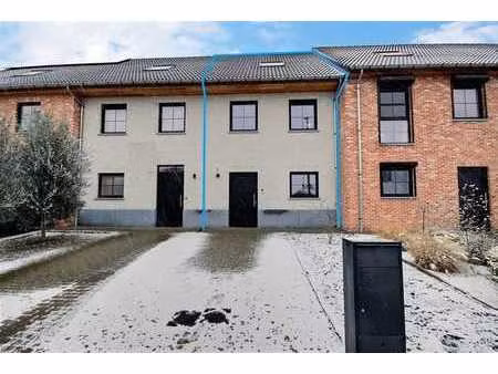 superbe construction de 2022 avec 4 chambres et jardin