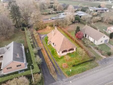 villa de plain-pied avec garage  parkings et grand jardin