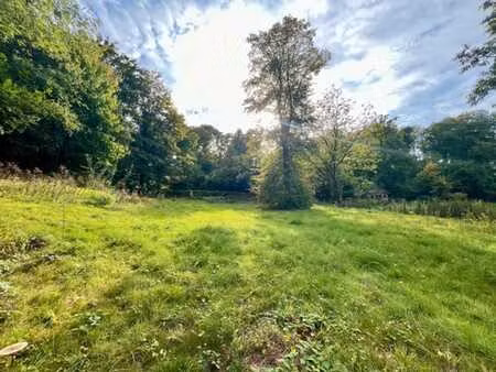 7 fontaines  au bout d'une allée privée magnifique terrain.