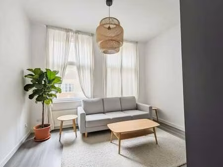 mons intramuros – appartement rénové 2 ch avec terrasse