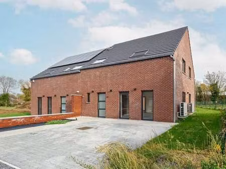 maison neuve 3 faç.  2 sdb avec jardin et parking! peb a!