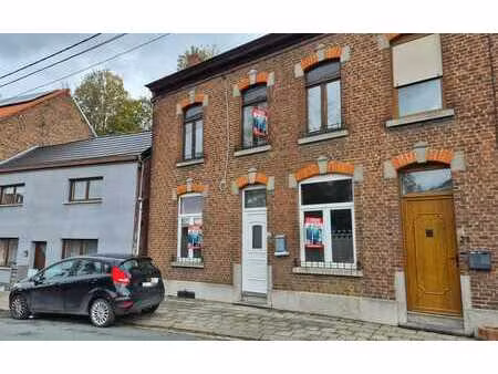 maison 3 façades  2 chambres  grenier  terrasse  jardin ...