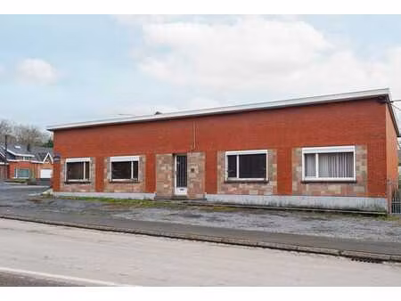 plain-pied 2ch à rénover bien située avec jardin!