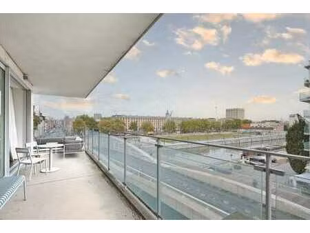 centre : appartement récent : terrasse de 15 m²  2 parkings