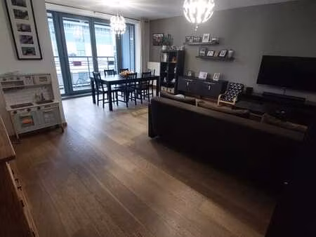 bel appartement lumineux avec balcon + garage.