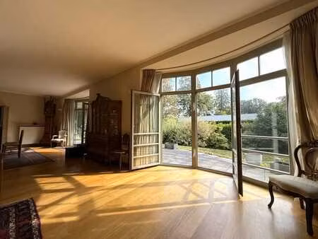 spacieux appt avec jardin et double garage