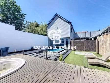 a 10 mn de l'otan  immeuble mixte de 750 m² avec loft  activ