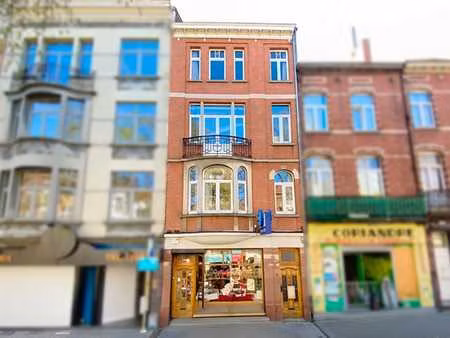 jette: immeuble mixte avec commerce à vendre