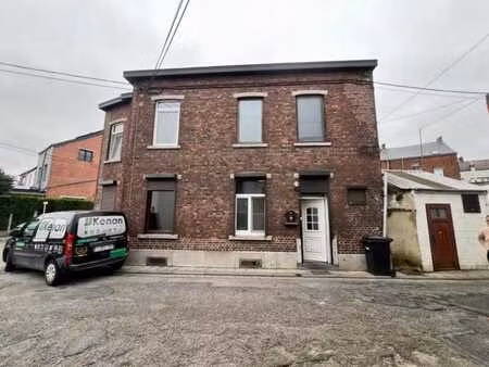 maison d'habitation avec jardin séparé