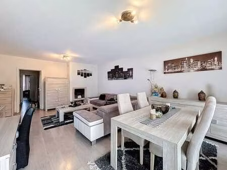 très bel appartement deux chambres avec de faibles charges