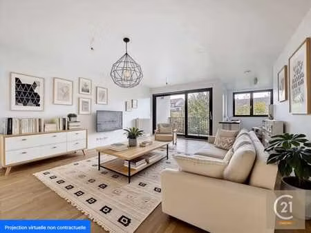 appartement lumineux + terrasse & parking (option)