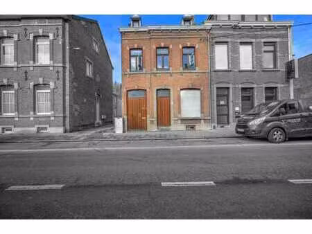 maison 3 ch en bon etat avec grande terrasse et dépendance