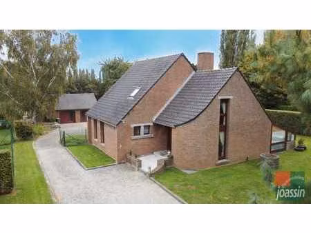 villa 4 façades - jardin - garages et caves!