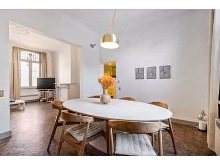 maison exclusive avec de caractéristiques et un jardin!