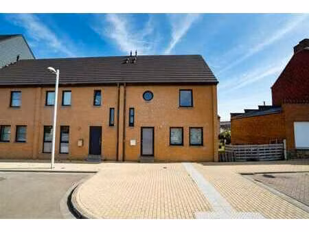 superbe maison trois chambres