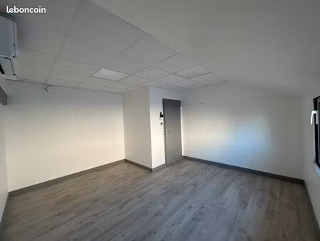 petit bureau en centre d'affaires