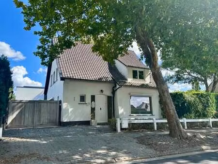 mooi ingerichte woning met 3 slaapkamers  garage en zongeric